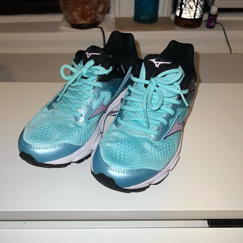 Mizuno Wave Running Sneakers Never Worn - Size 7